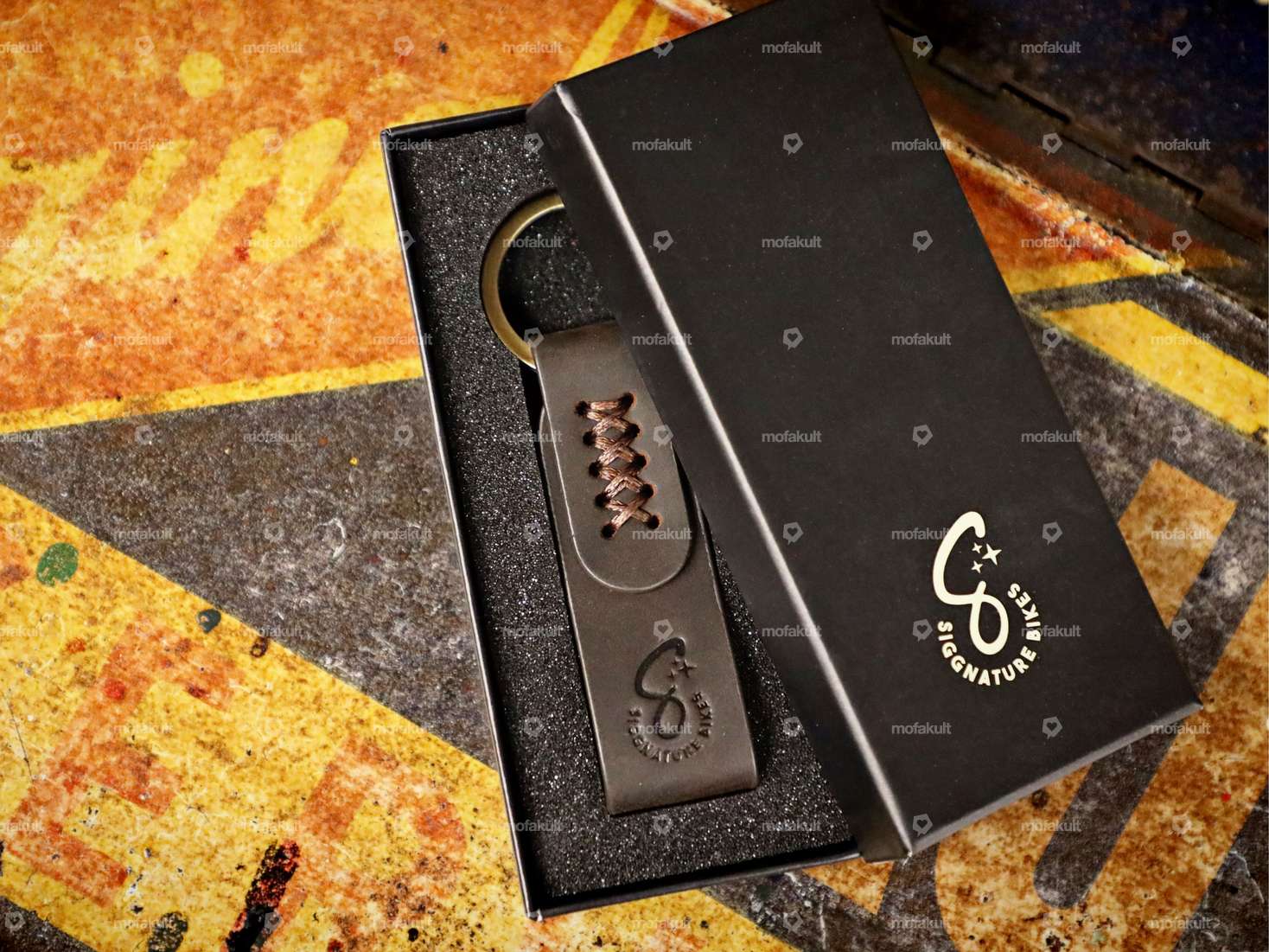 Siggnature key fob leather brown Carousel Image 2