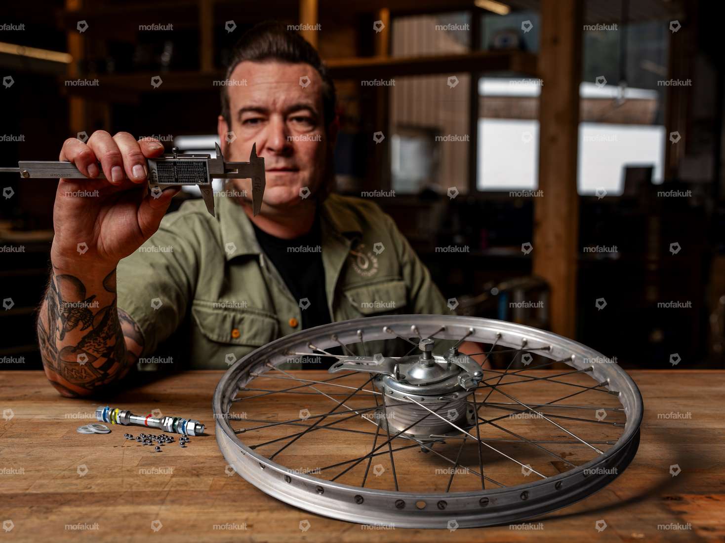 Siggnature hub revision V905 spoke rim front Carousel Image 1