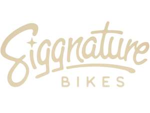 Siggnature Sticker “Siggnature Bikes” Rear Window 50 x 23 cm, cream Siggnature Sticker “Siggnature Bikes” Rear Window 50 x 23 cm, cream